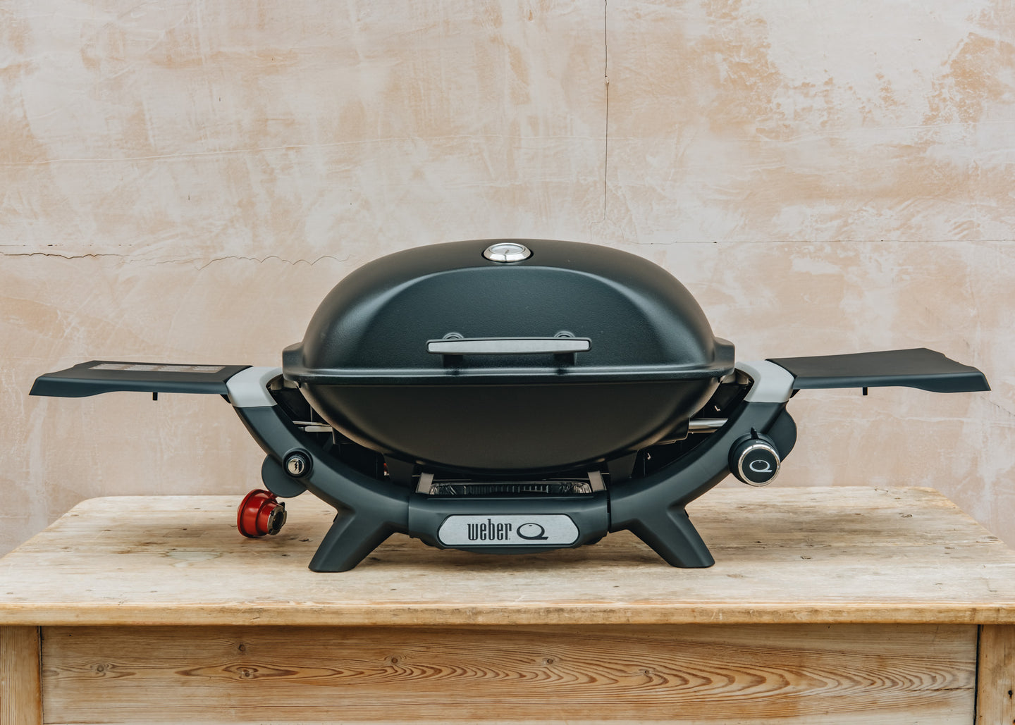 Weber Q 2200N Gas Barbecue with Stand including Free Cover