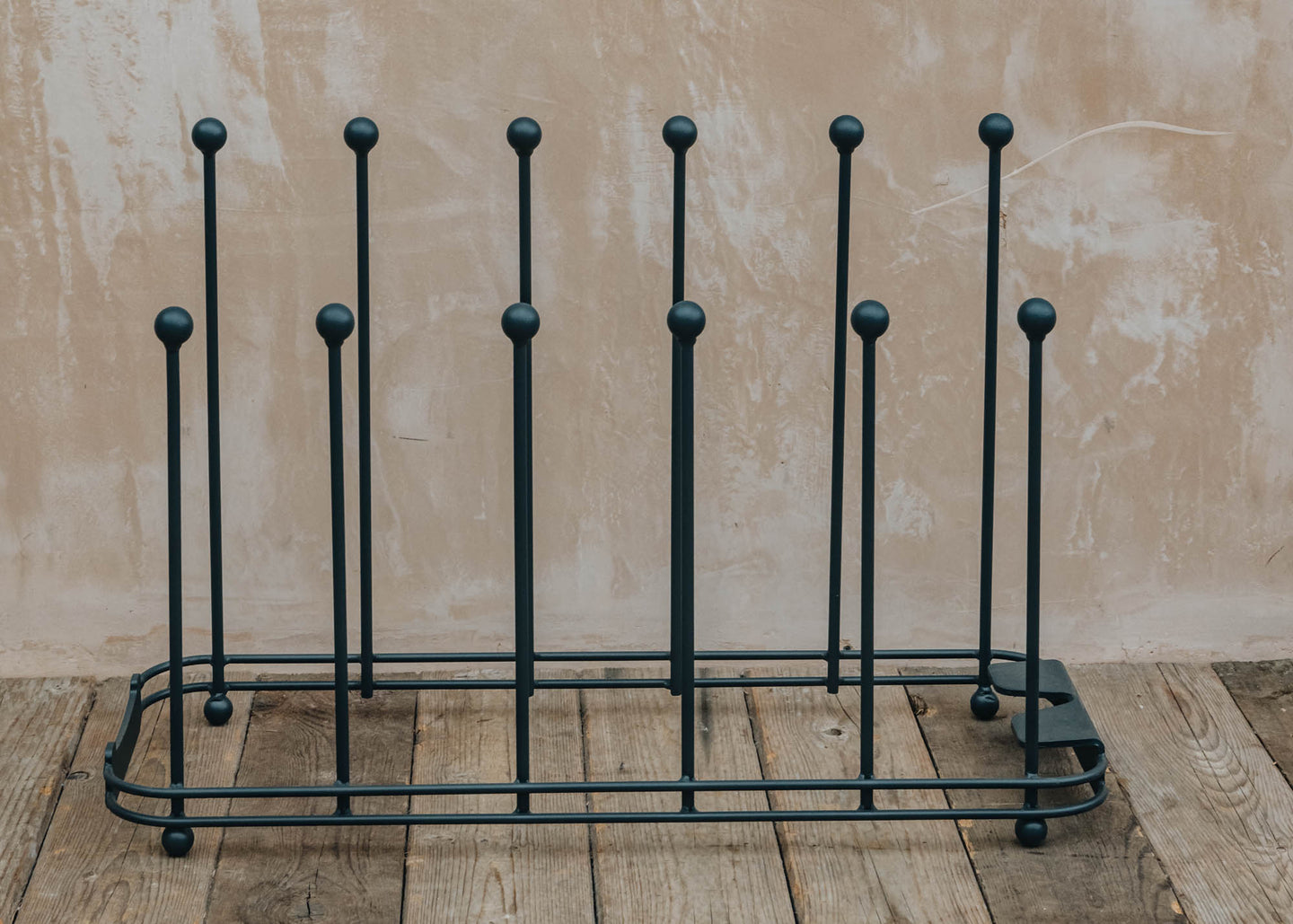 Harrod Horticultural Six Pair Wellington Boot Stand in Anthracite