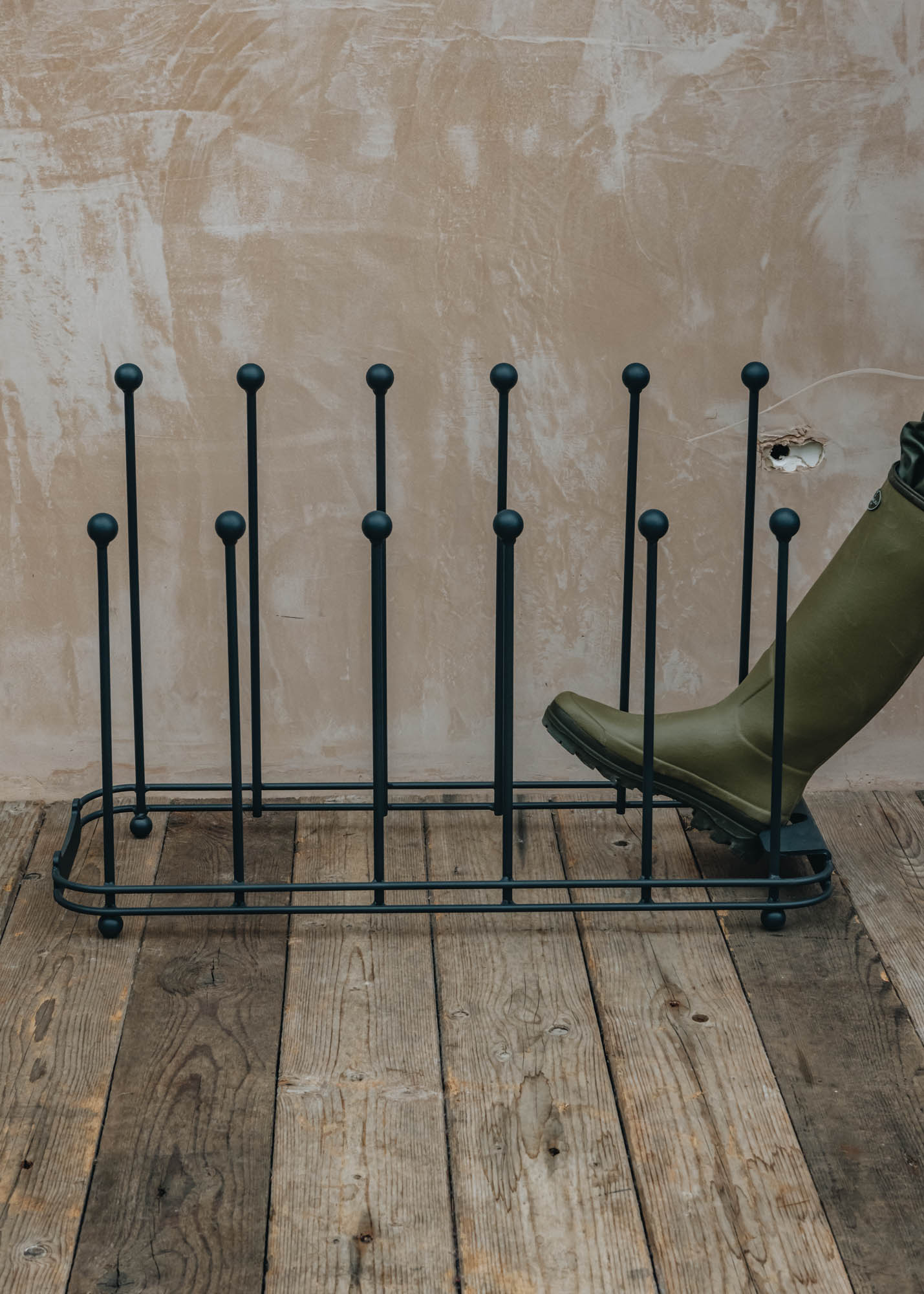 Harrod Horticultural Six Pair Wellington Boot Stand in Anthracite