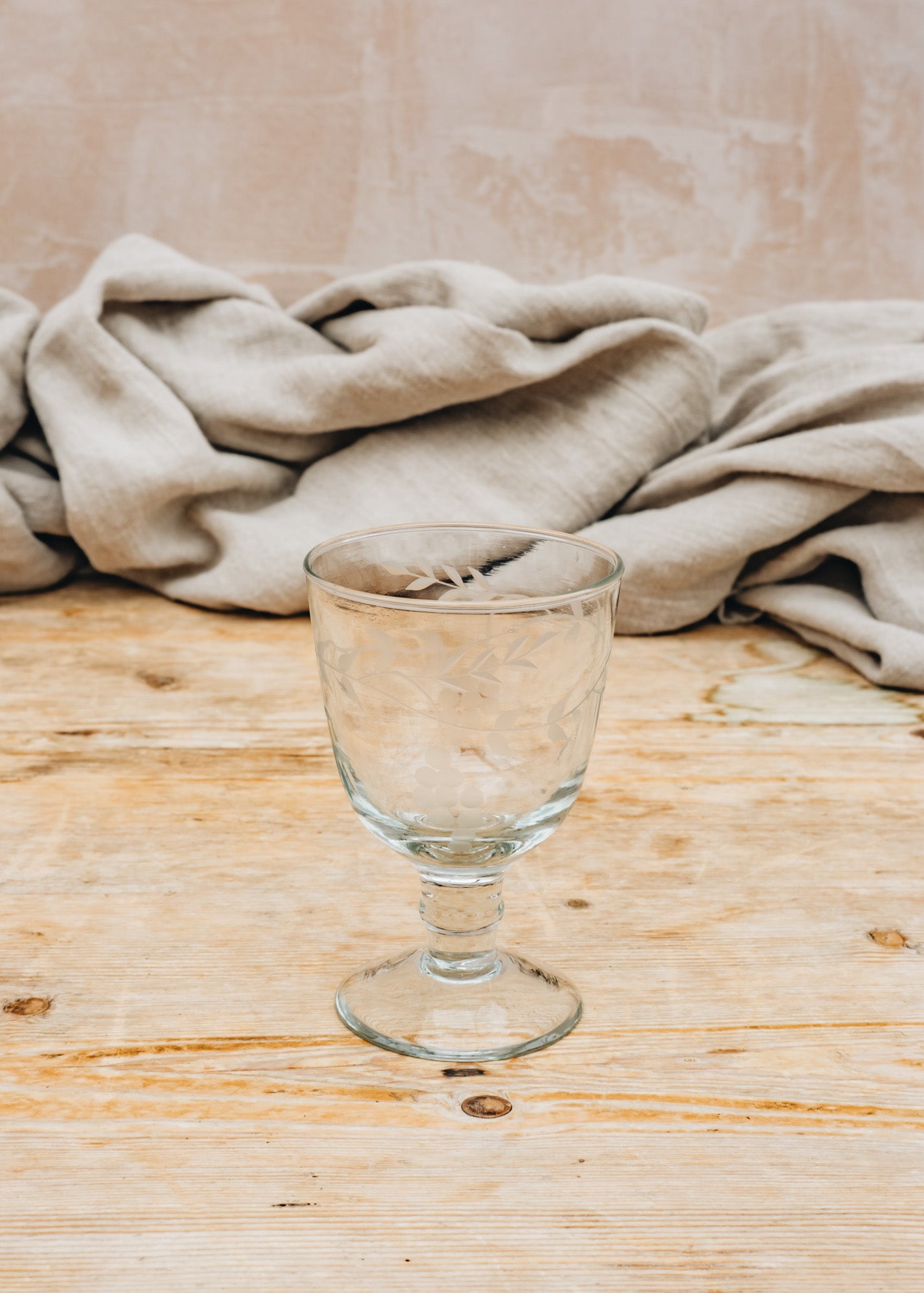 Bordallo Pinheiro Rambling Vine Etched Wine Glass