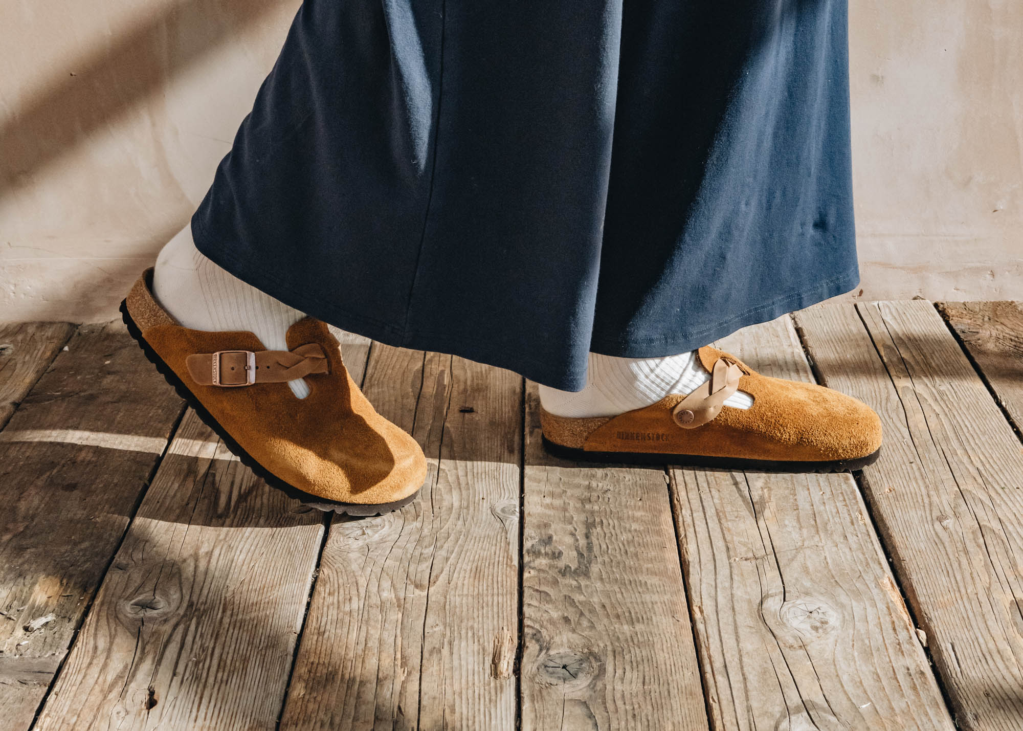 Narrow clogs top
