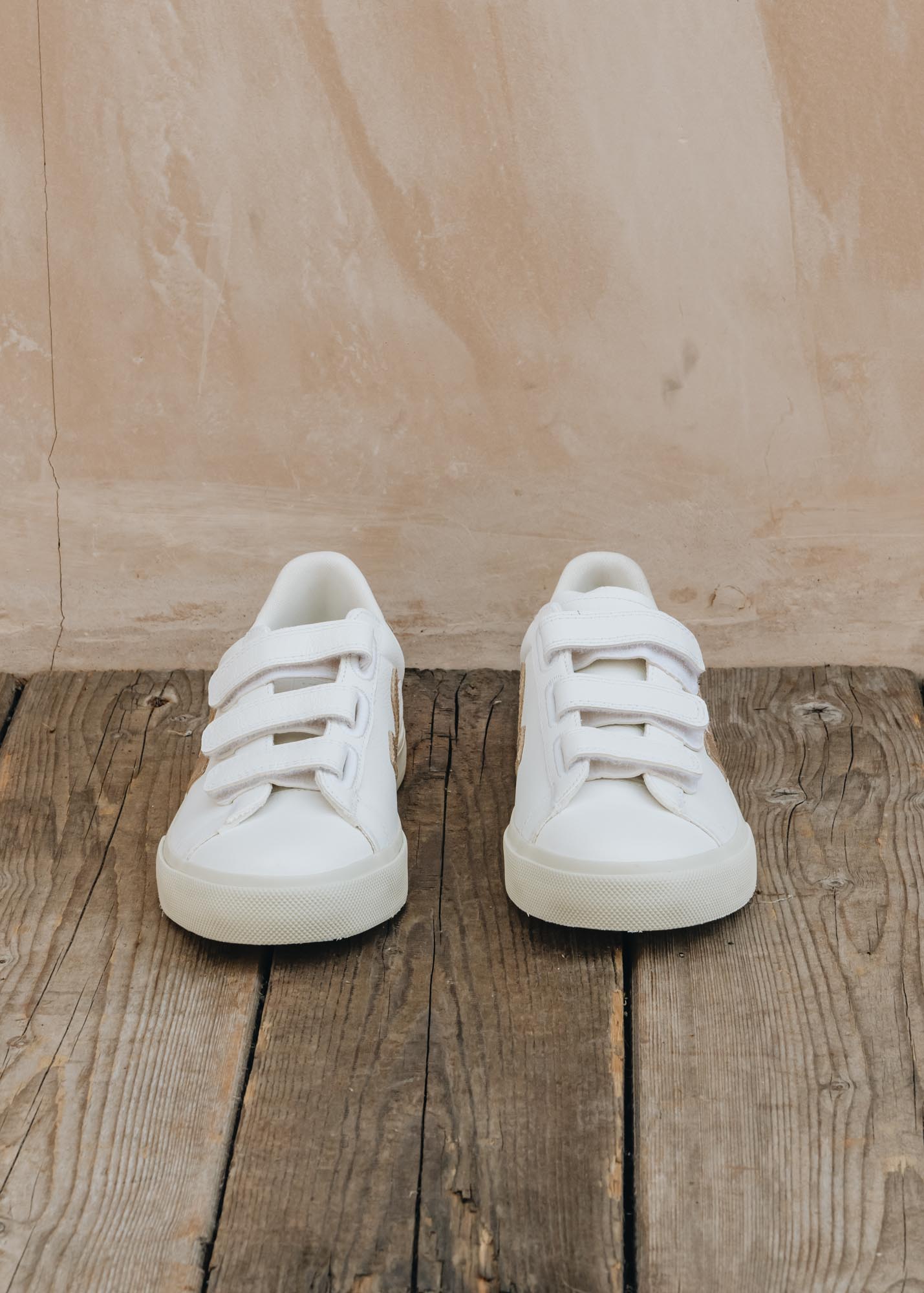 White trainers with velcro straps cheap
