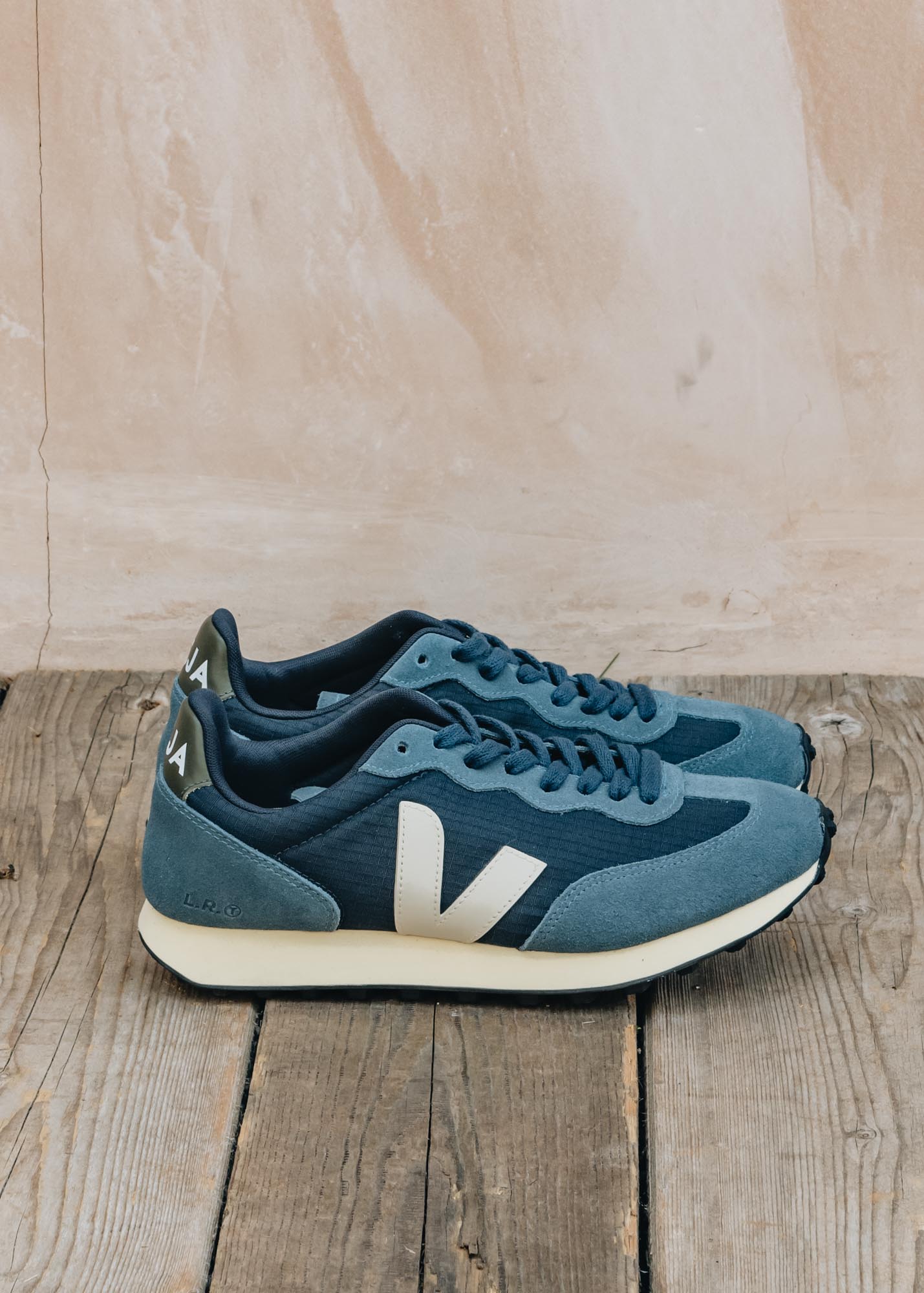 Veja Women's Rio Branco Ripstop Trainers in Nautico Pierre