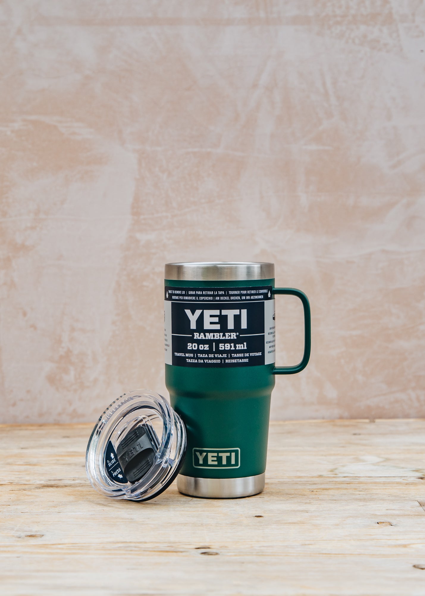 YETI Rambler Travel Mug 20oz in Black Forest Green