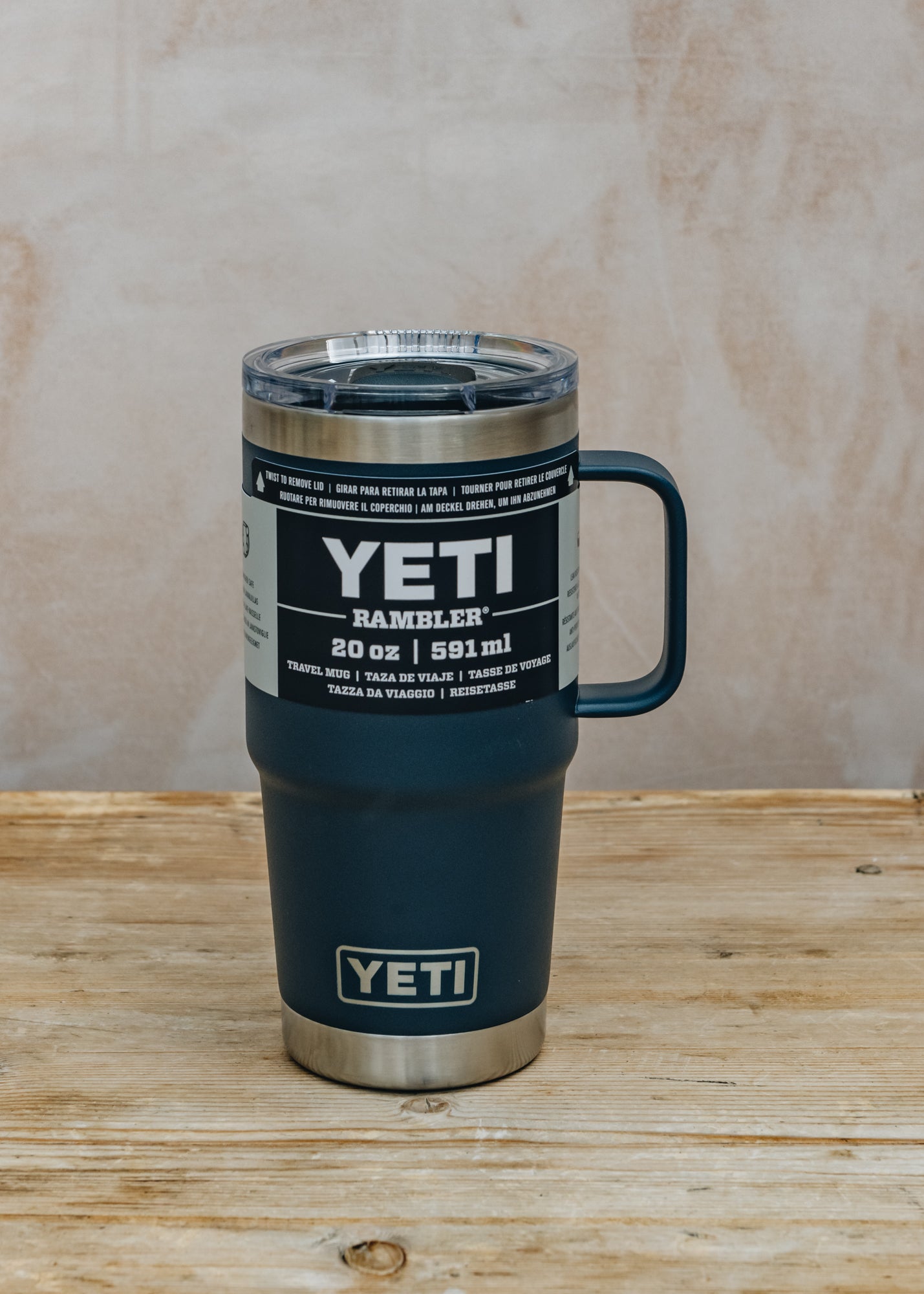 YETI Rambler Travel Mug 20oz in Navy