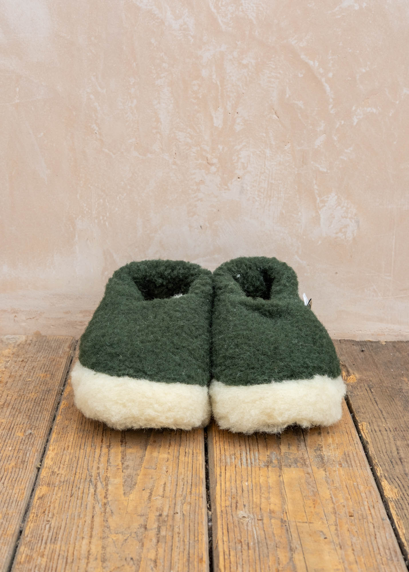 Yoko Wool Wool Slippers in Dark Green