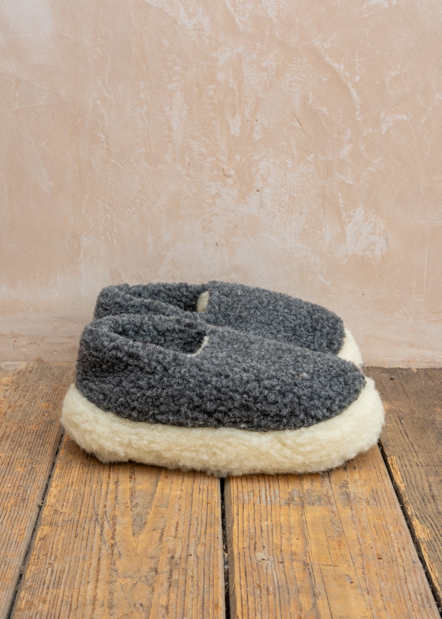 Yoko Wool Wool Slippers in Graphite