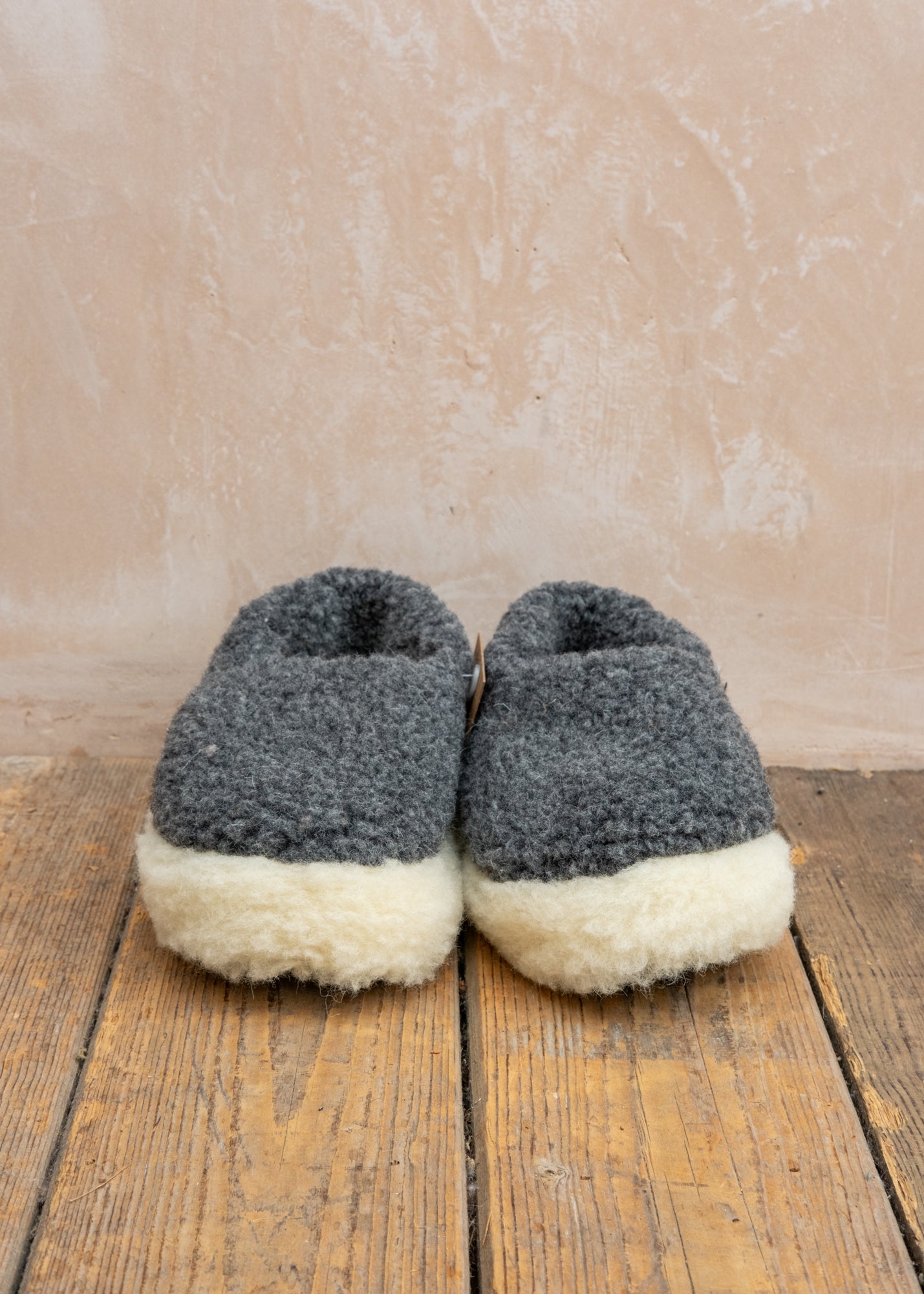 Yoko Wool Wool Slippers in Graphite