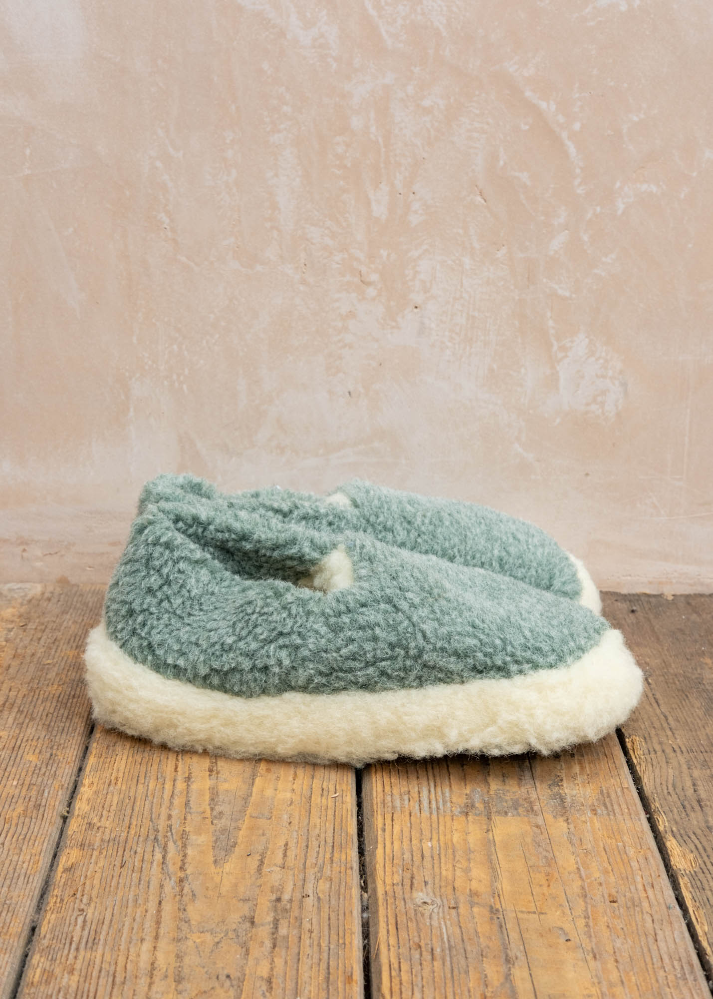 Yoko Wool Wool Slippers in Green