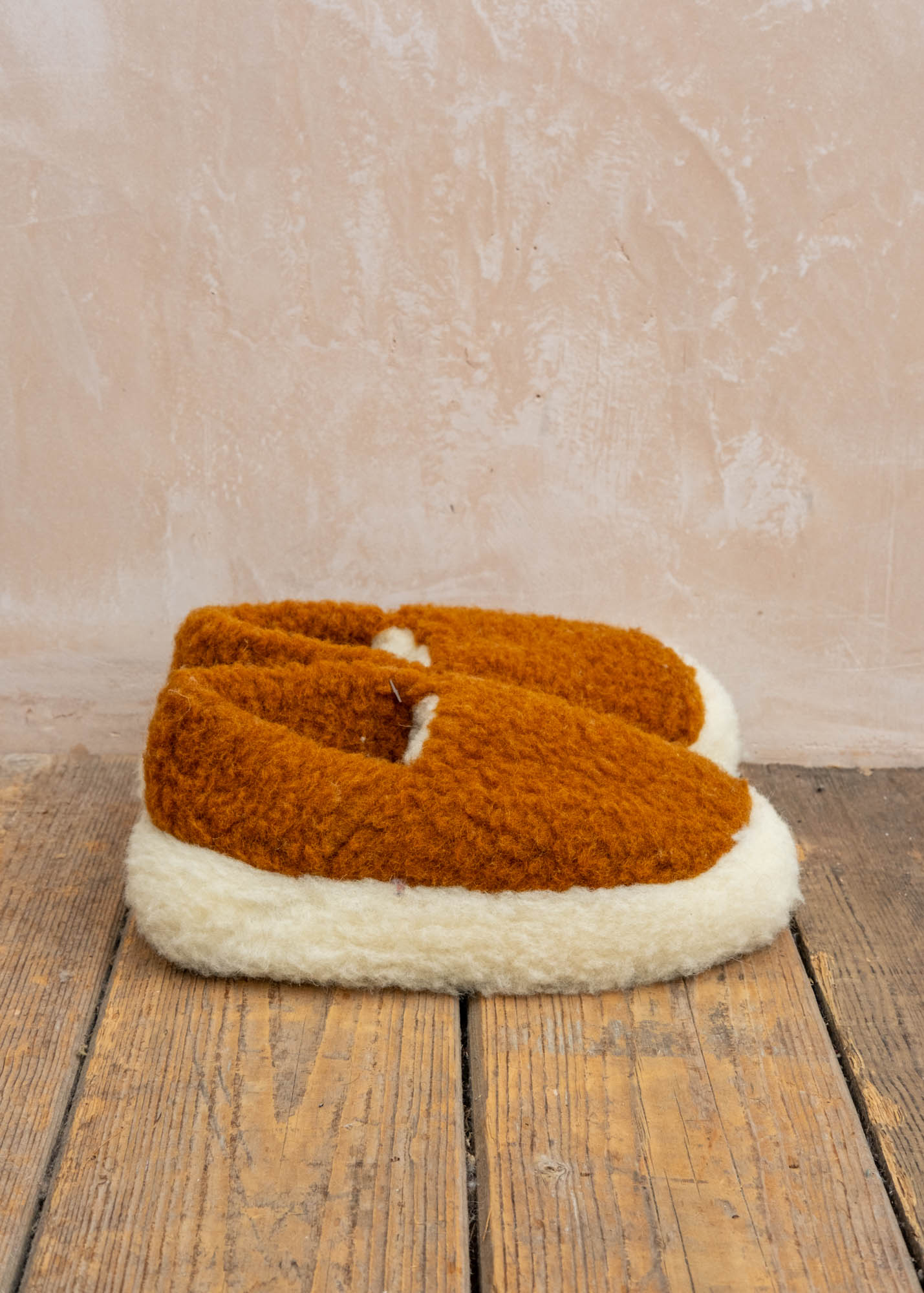 Yoko Wool Wool Slippers in Siberian Caramel