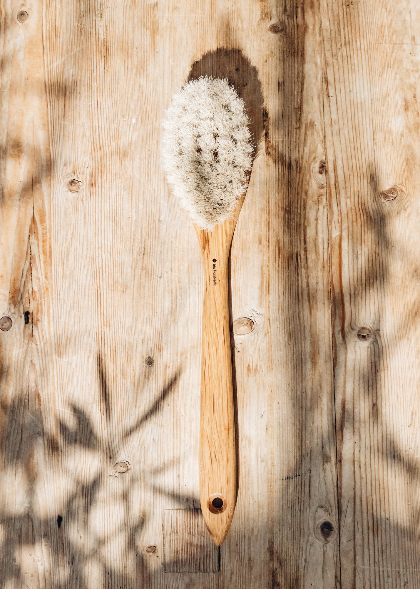 Iris Hantverk Bath Brush with Handle
