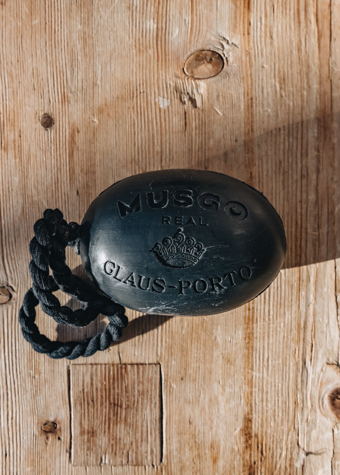 Musgo Black Soap on Rope