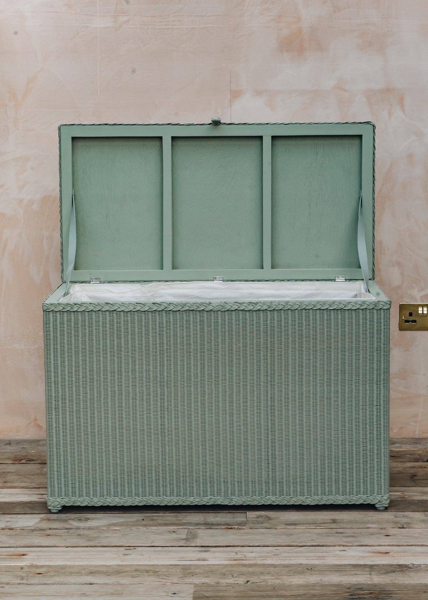 Lloyd Loom Blanket Box in Hampton Green