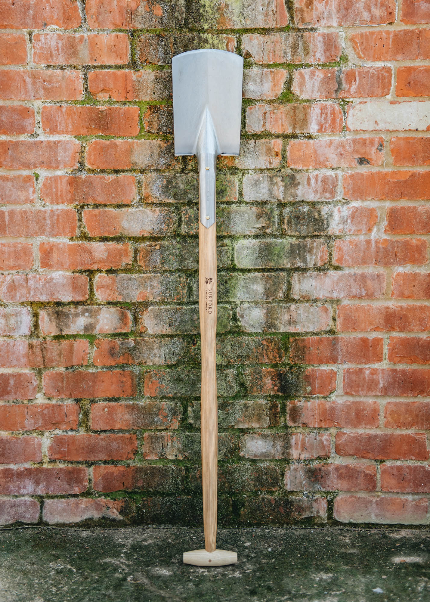 Border Spade with Shaped Handle