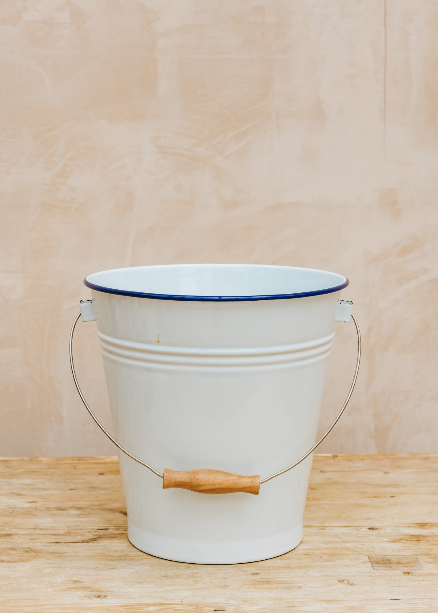 Falcon Enamel Bucket