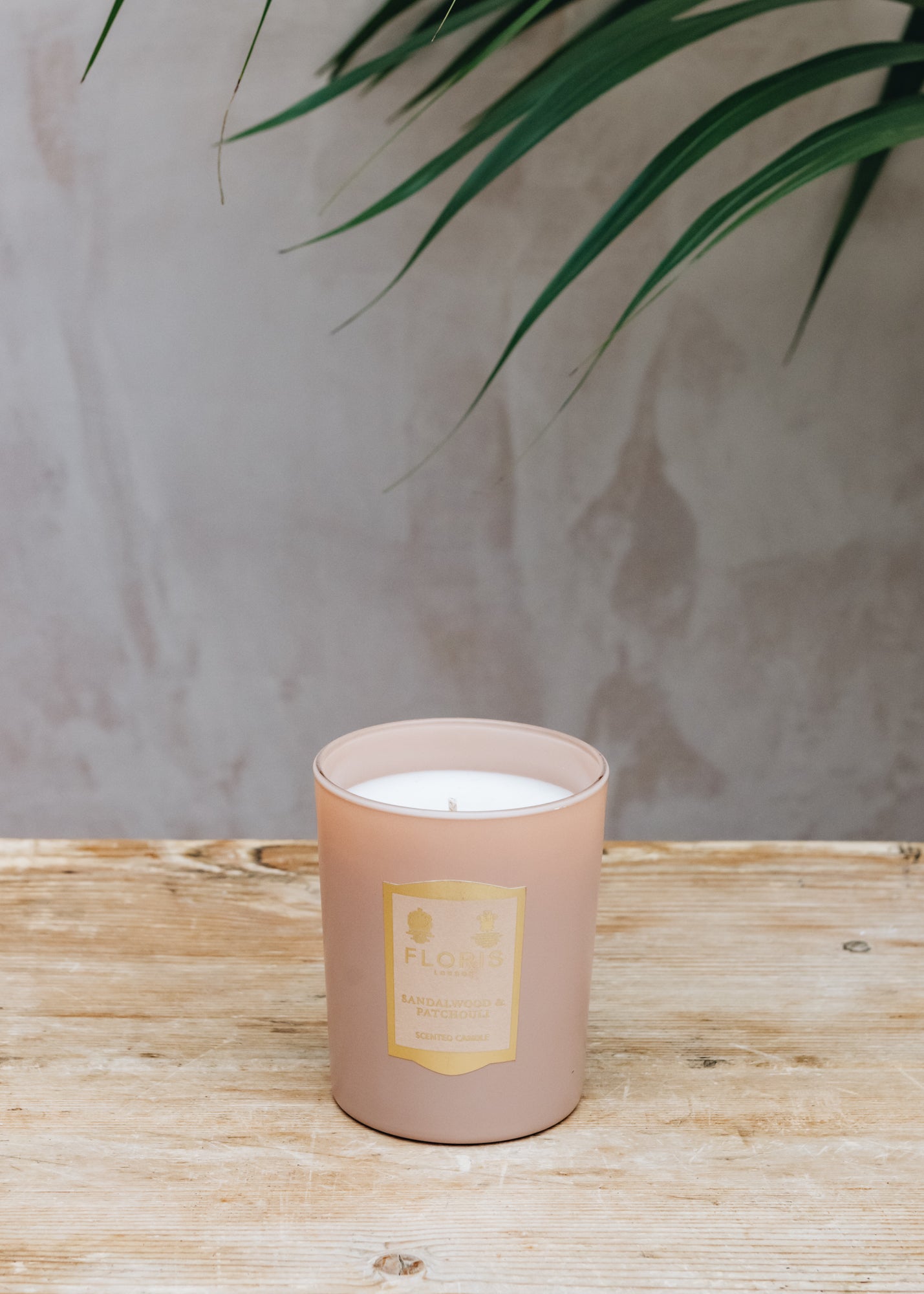 Floris Candle in Sandalwood and Patchouli