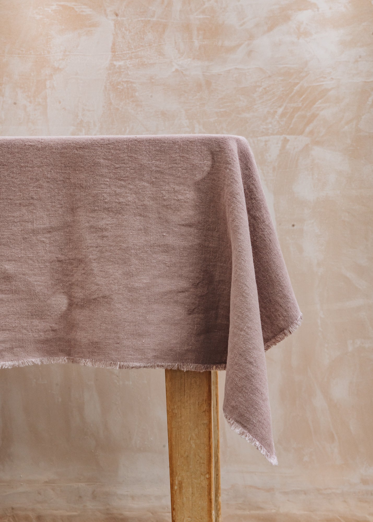 Burford Linen Fringed Tablecloth in Ashes of Roses