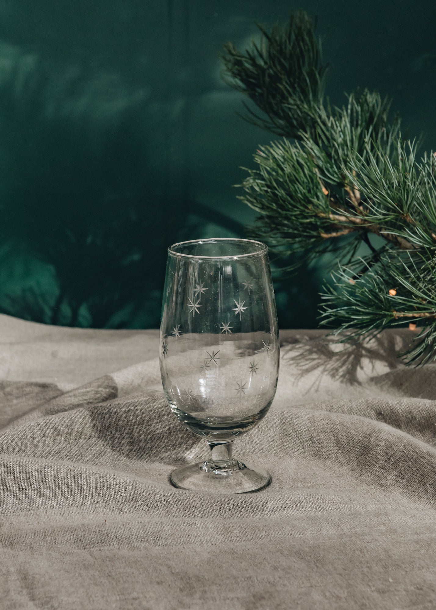Grand Illusions Large Wine Glass with Etched Stars