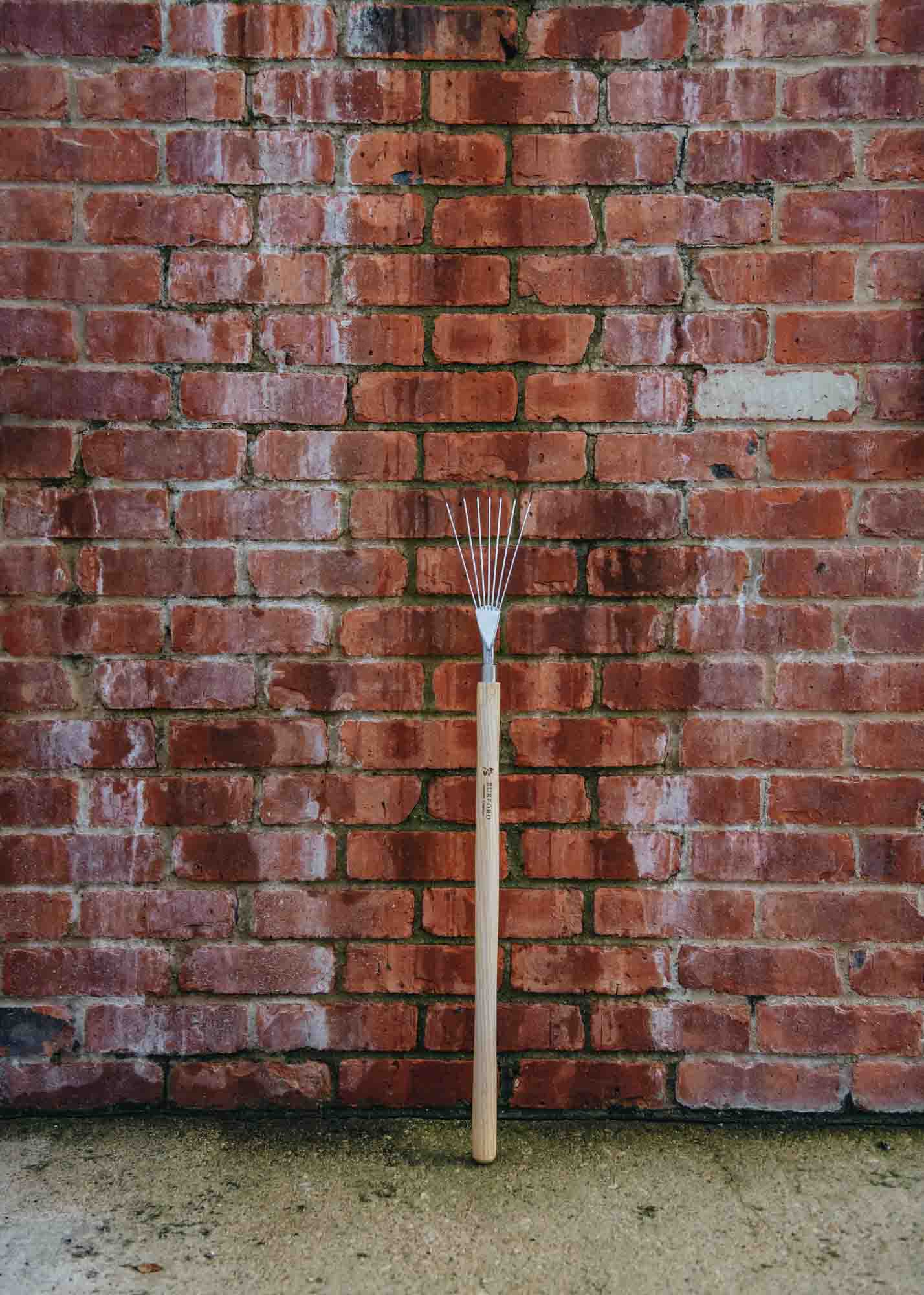 Sneeboer Sneeboer  Leaf Rake with Shaped Handle