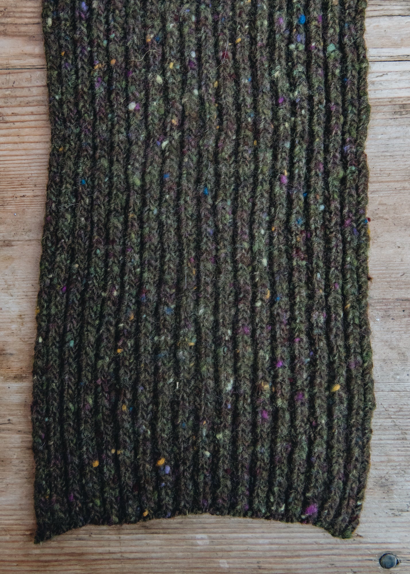 Donegal Narrow Scarf in Moss