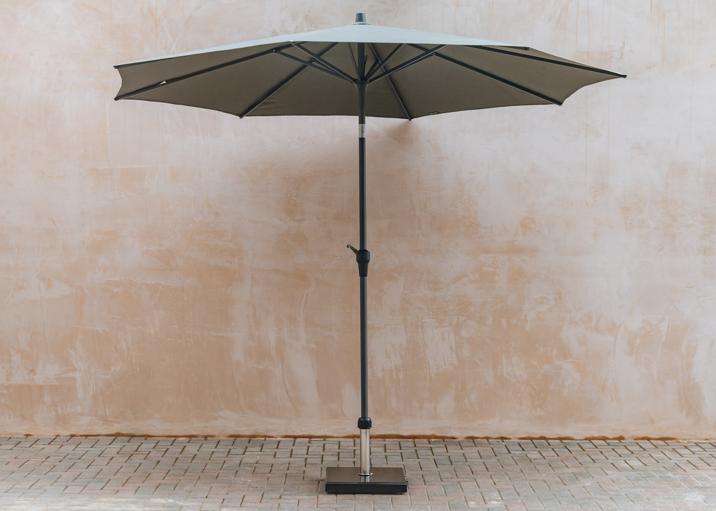 Riva Round Parasol in Olive (3m)