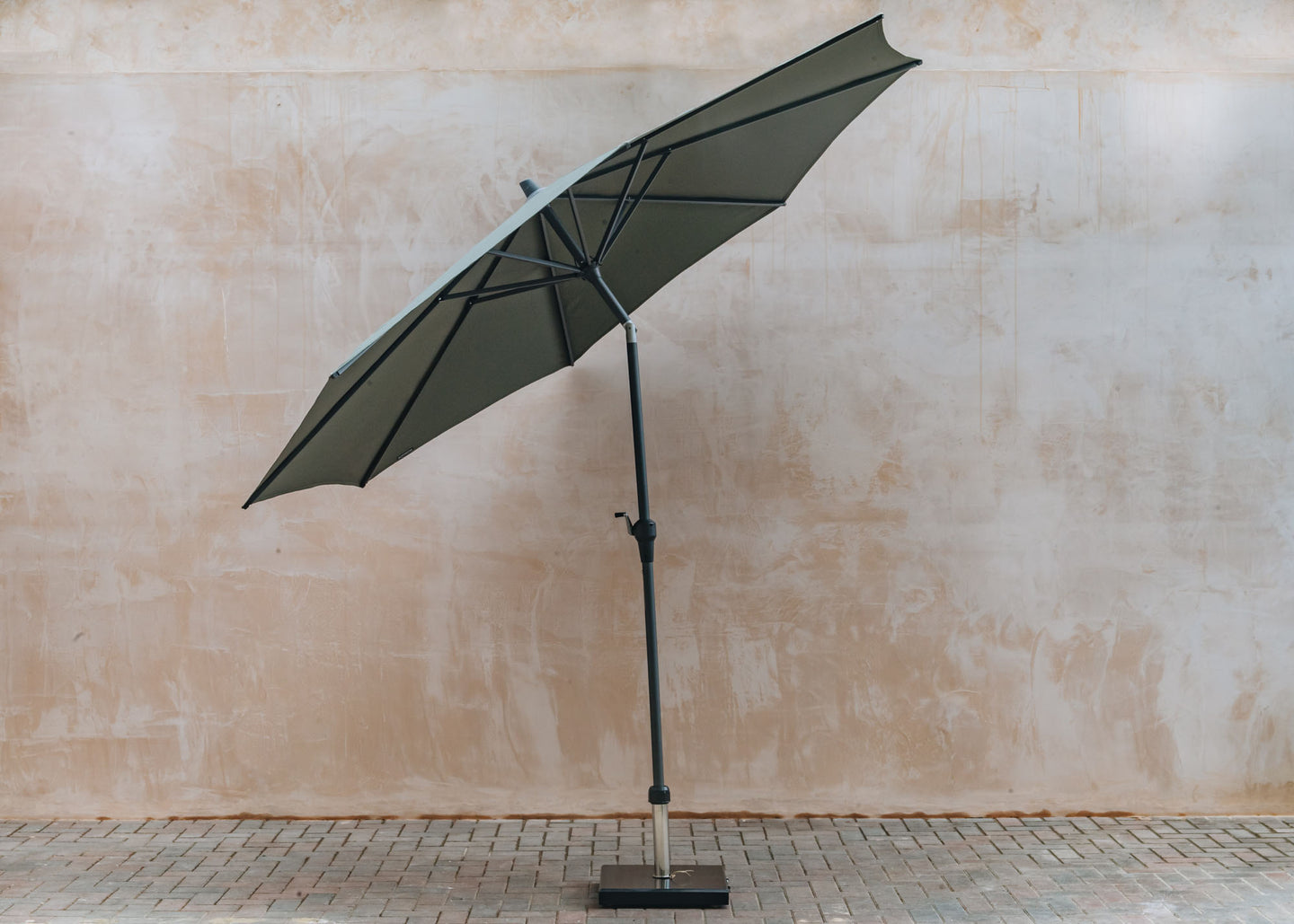 Riva Round Parasol in Olive (3m)