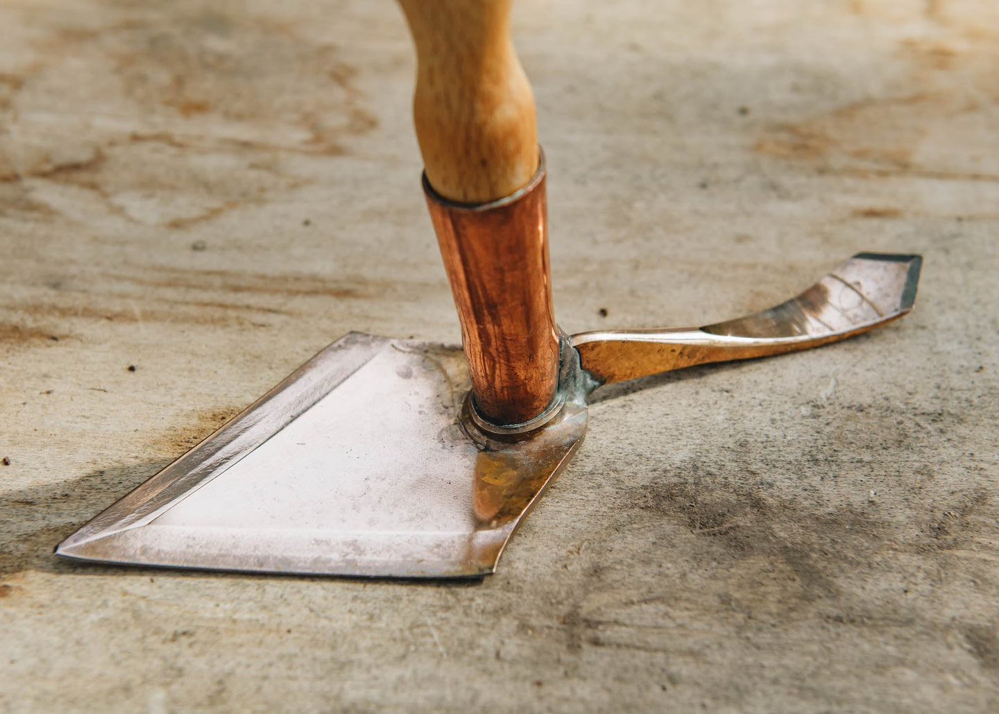 Pollux One-Prong Hand Hoe