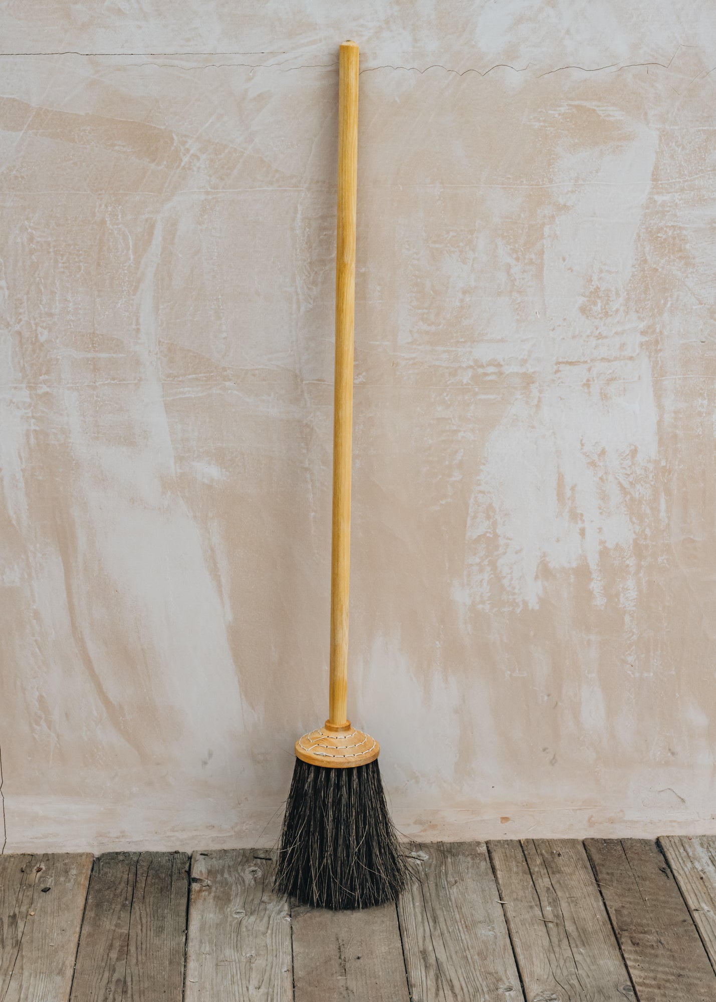 Iris Hantverk Porch Broom with Long Handle