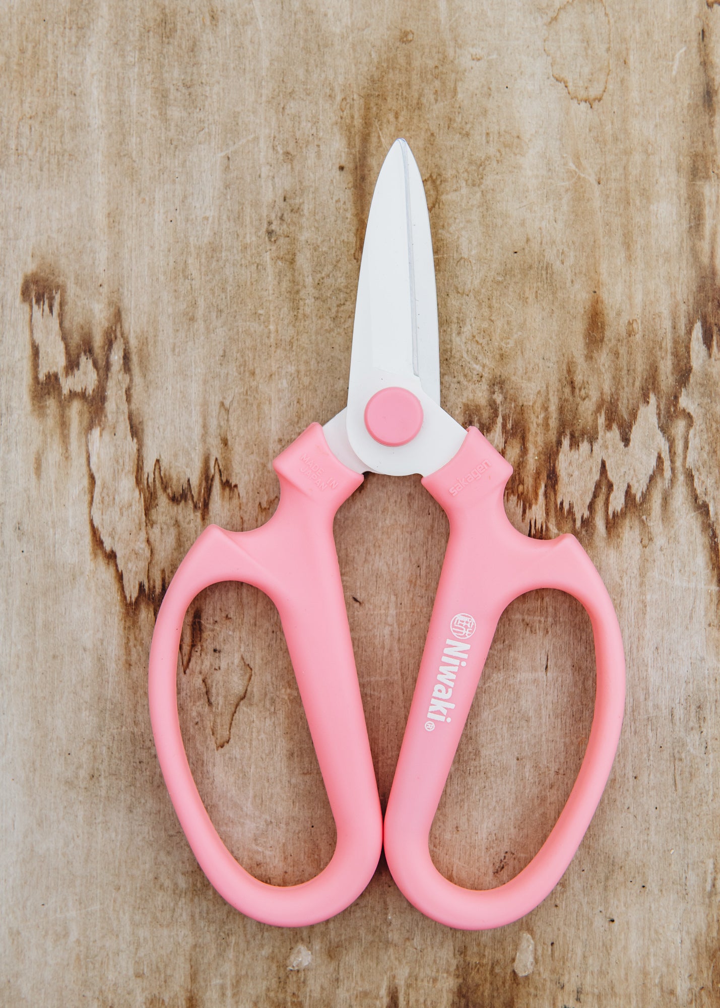 Niwaki Sakagen Flower Scissors in Pink