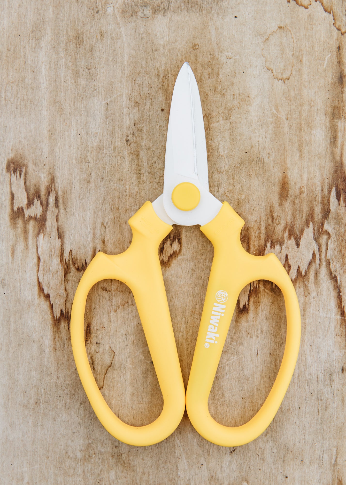 Niwaki Sakagen Flower Scissors in Yellow