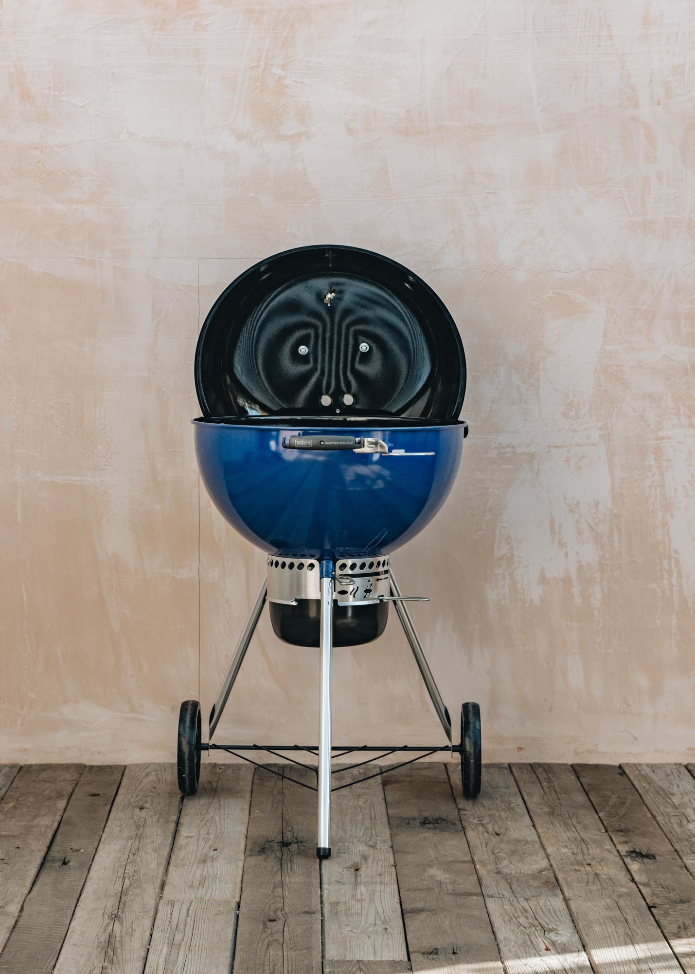 Weber Master-Touch Barbecue in Ocean Blue 57cm
